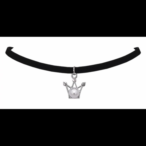 Black Velvet Crown Choker - Picture 5 of 9